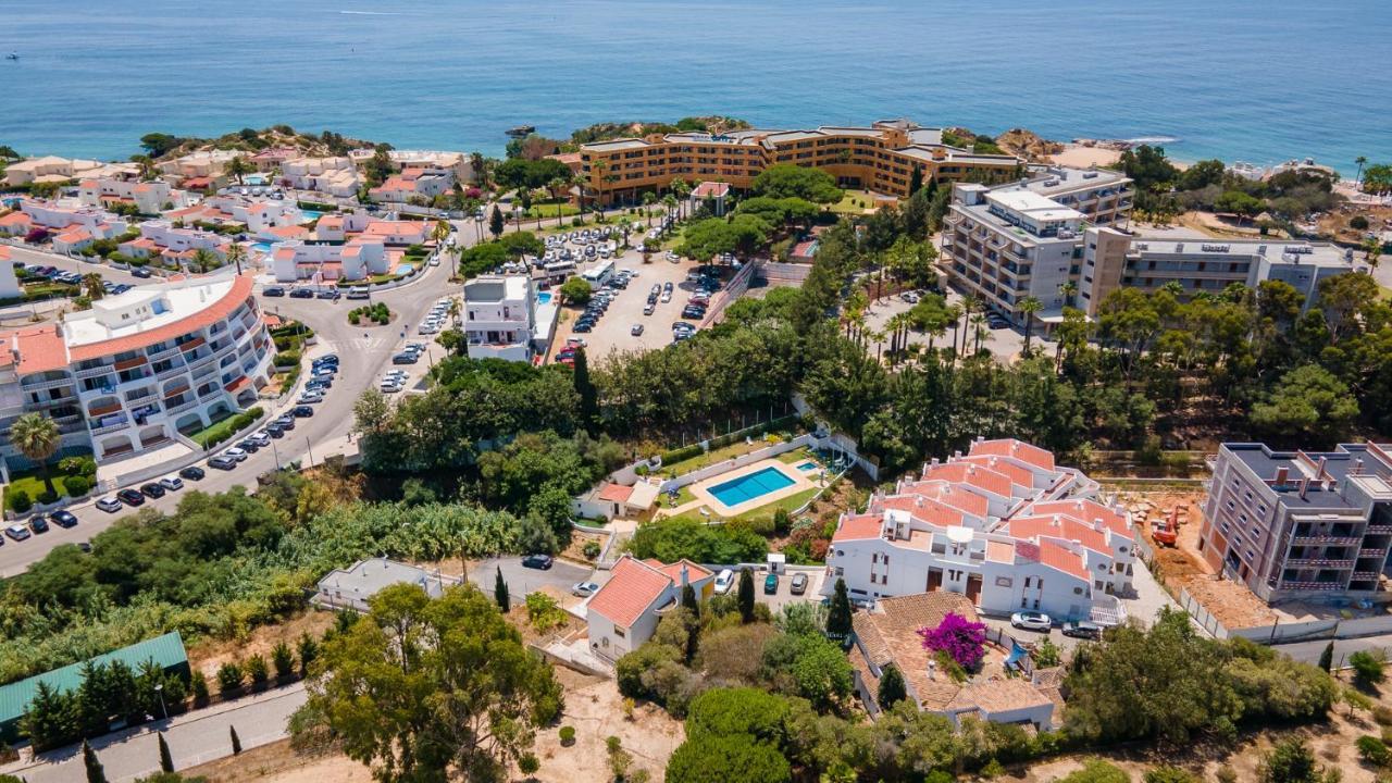 אלבופיירה Charming Beachside Apartment W/ Pool By Lovelystay מראה חיצוני תמונה