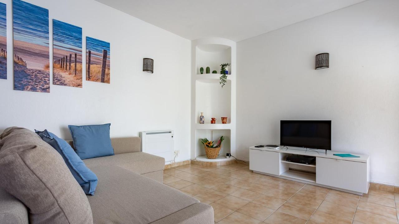 אלבופיירה Charming Beachside Apartment W/ Pool By Lovelystay מראה חיצוני תמונה