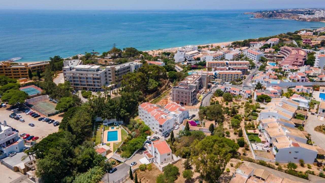 אלבופיירה Charming Beachside Apartment W/ Pool By Lovelystay מראה חיצוני תמונה