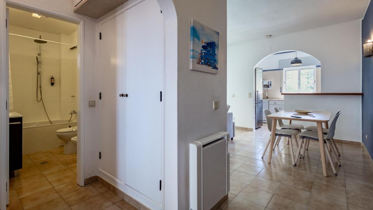 אלבופיירה Charming Beachside Apartment W/ Pool By Lovelystay מראה חיצוני תמונה